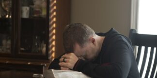 Cómo pedirle perdón a Dios: 10 Pasos para Buscar Su Misericordia y Restauración buscar el perdón de Dios